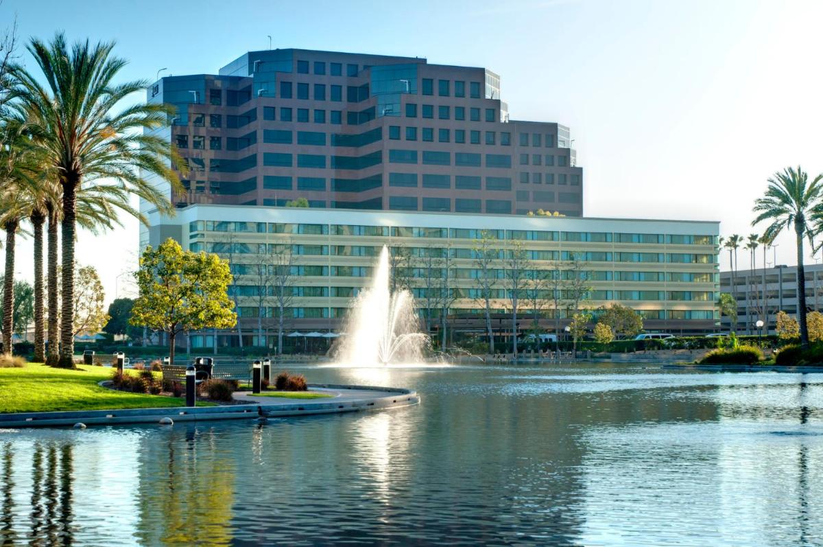 DoubleTree by Hilton Orange County Airport - main image