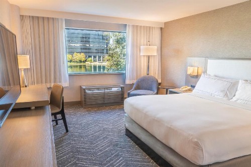 DoubleTree by Hilton Orange County Airport - image 12