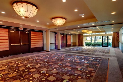 DoubleTree by Hilton Orange County Airport - image 25