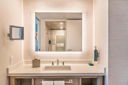 DoubleTree by Hilton Orange County Airport - image 28