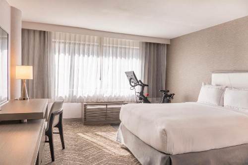 DoubleTree by Hilton Orange County Airport - image 32