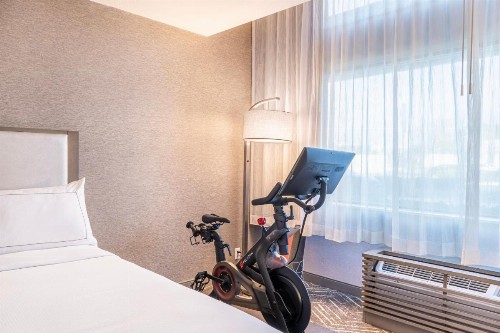 DoubleTree by Hilton Orange County Airport - image 37