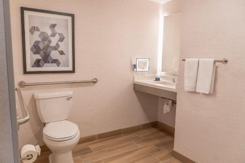DoubleTree by Hilton Orange County Airport - image 38
