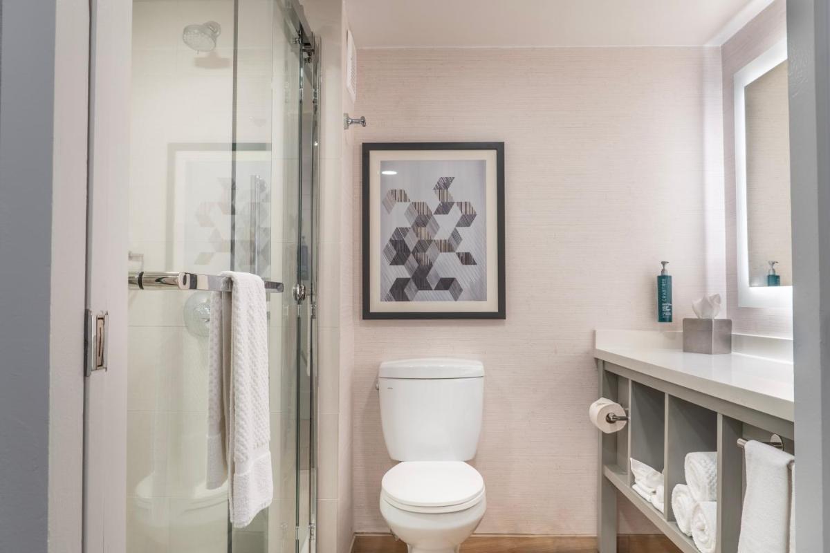 DoubleTree by Hilton Orange County Airport - image 6
