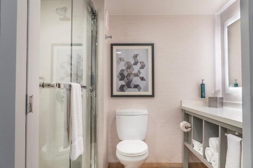 DoubleTree by Hilton Orange County Airport - image 9