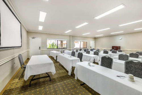 Best Western Plus Orange County Airport North - image 17