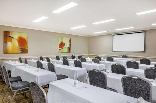 Best Western Plus Orange County Airport North - image 18