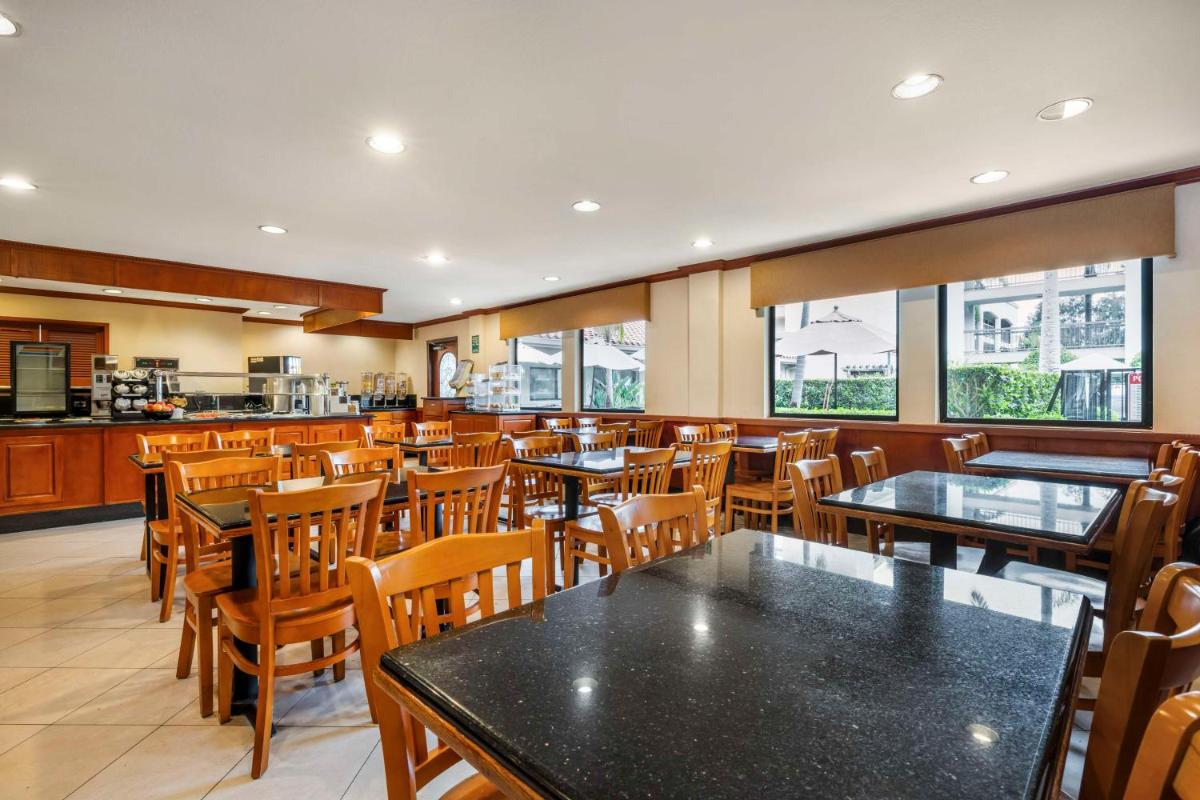 Best Western Plus Orange County Airport North - image 6