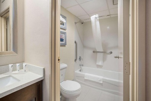 Country Inn & Suites by Radisson John Wayne Airport CA - image 10