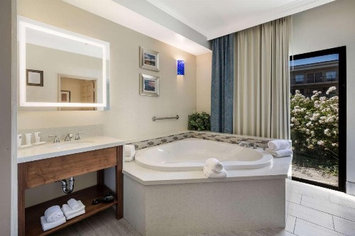 Country Inn & Suites by Radisson John Wayne Airport CA - image 17