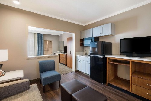 Country Inn & Suites by Radisson John Wayne Airport CA - image 25