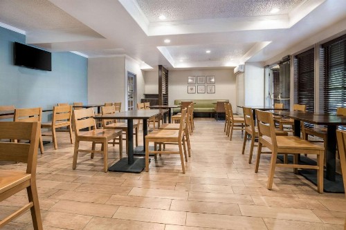 Country Inn & Suites by Radisson John Wayne Airport CA - image 34