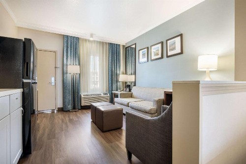 Country Inn & Suites by Radisson John Wayne Airport CA - image 5