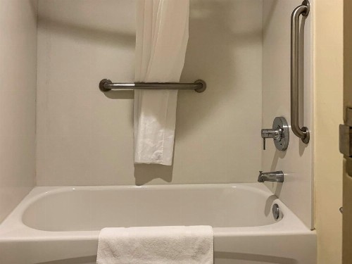 Country Inn & Suites by Radisson John Wayne Airport CA - image 50
