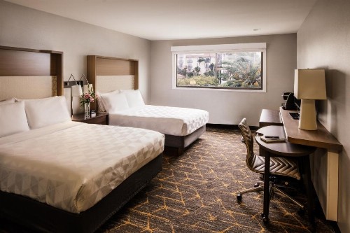 Holiday Inn Santa Ana-Orange County Airport an IHG Hotel - image 16
