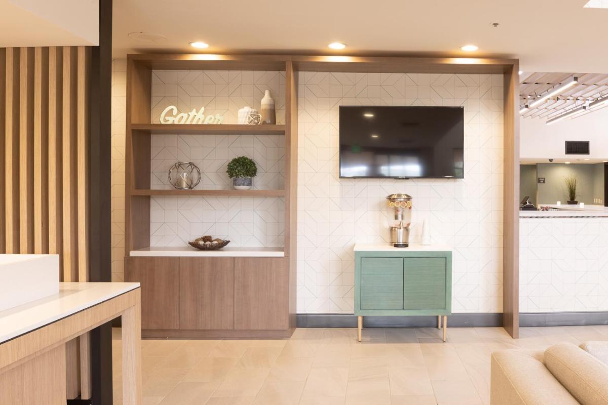 Holiday Inn Santa Ana-Orange County Airport an IHG Hotel - image 7