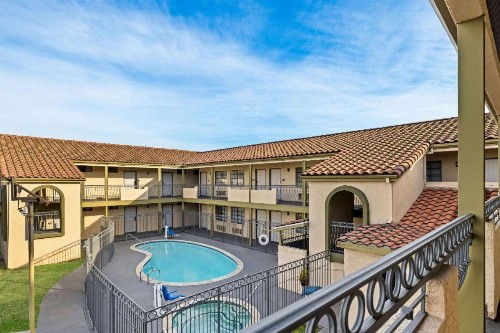 Best Inn - image 15