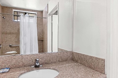 Best Inn - image 5