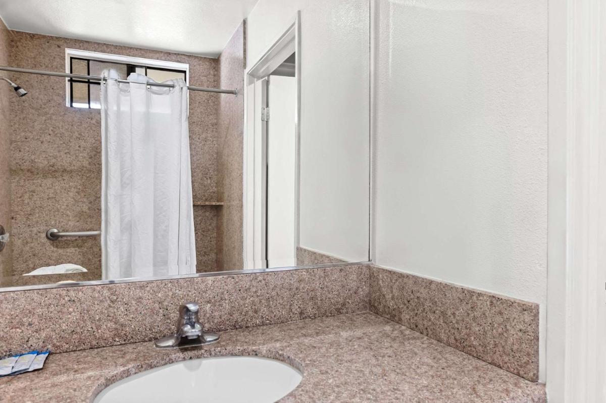 Best Inn - image 5