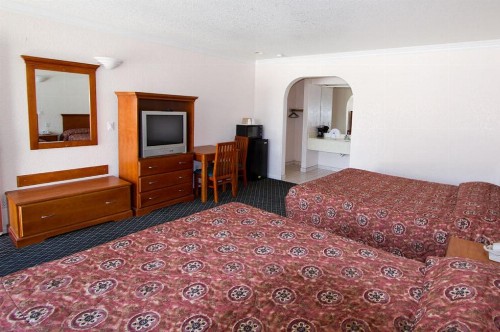 West Coast Inn Santa Ana - image 13