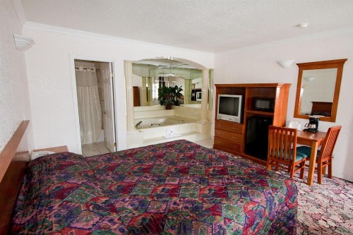West Coast Inn Santa Ana - image 16