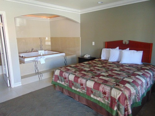 West Coast Inn Santa Ana - image 3