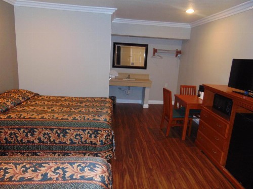 West Coast Inn Santa Ana - image 6