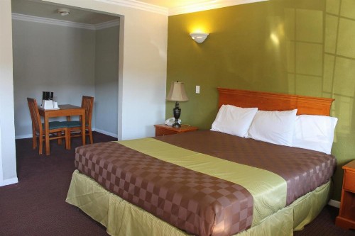 West Coast Inn Santa Ana - image 8