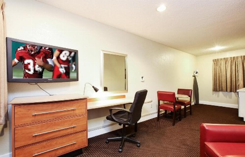 Red Roof Inn - Santa Ana - image 10
