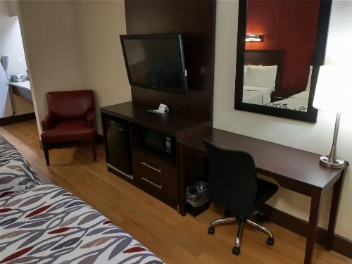 Red Roof Inn - Santa Ana - image 14