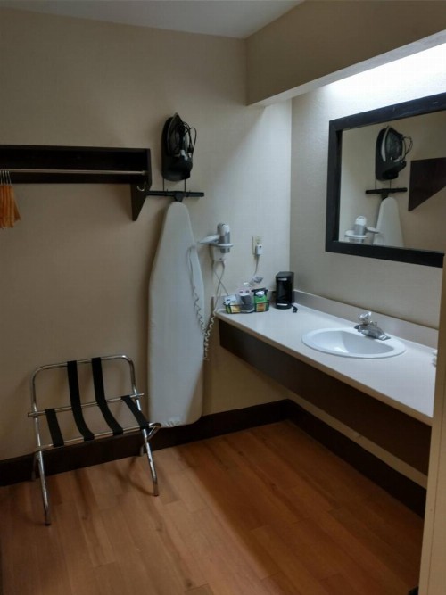 Red Roof Inn - Santa Ana - image 15