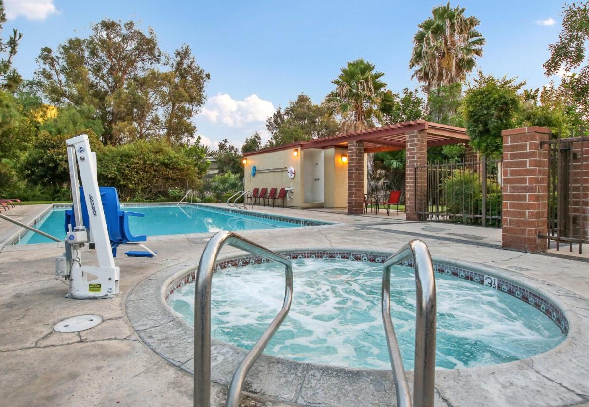 Red Roof Inn - Santa Ana - image 5