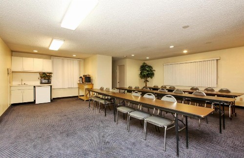Red Roof Inn - Santa Ana - image 8
