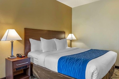 Comfort Inn & Suites Orange County John Wayne Airport