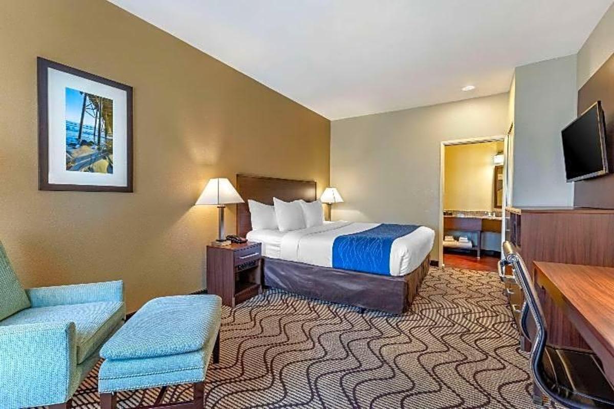 Comfort Inn & Suites Orange County John Wayne Airport - image 2