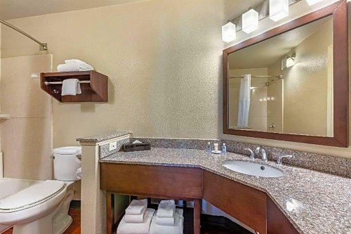 Comfort Inn & Suites Orange County John Wayne Airport - image 3