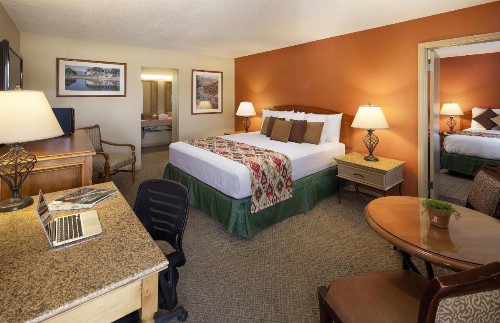 Sandpiper Lodge - Santa Barbara - image 3
