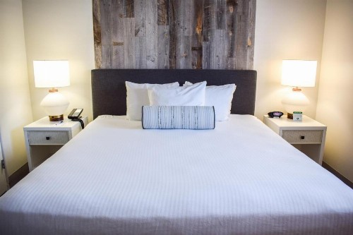 Beachside Inn - image 49