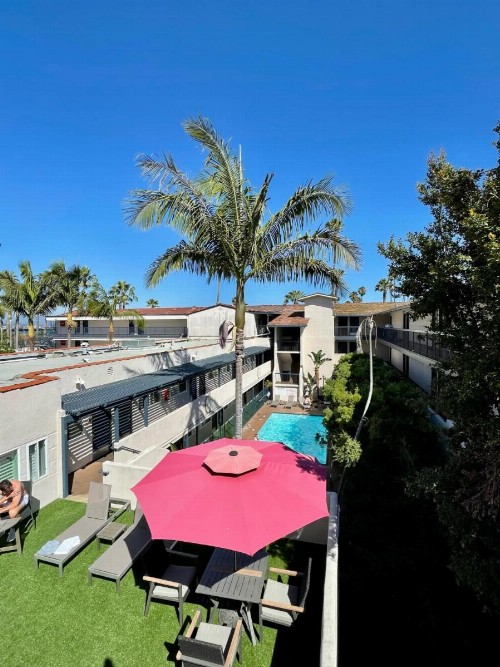 Beachside Inn - image 5