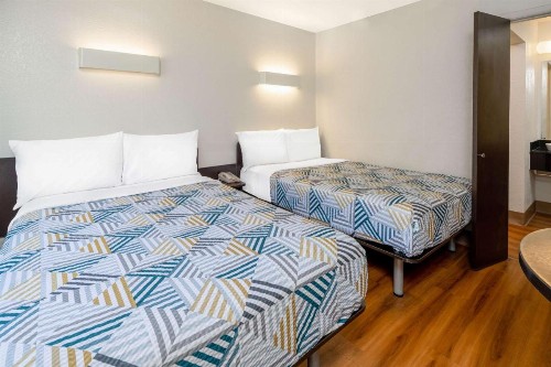 Motel 6-Santa Barbara CA - State Street - image 19