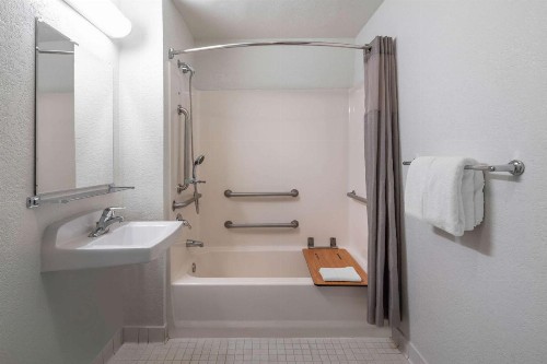 Motel 6-Santa Barbara CA - State Street - image 21