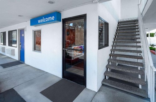Motel 6-Santa Barbara CA - State Street - image 4