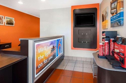 Motel 6-Santa Barbara CA - State Street - image 5
