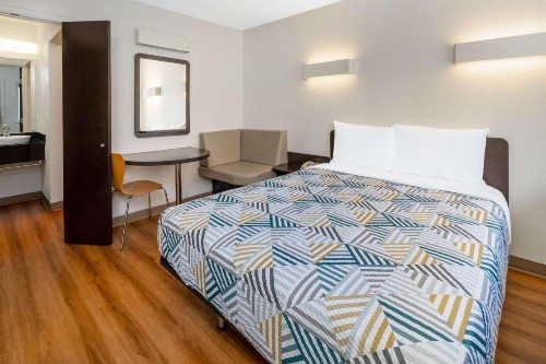 Motel 6-Santa Barbara CA - State Street - image 7