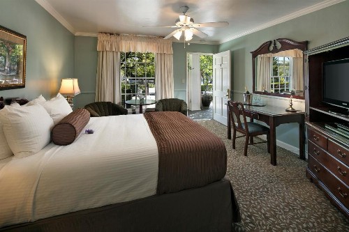 Lavender Inn by the Sea - image 10