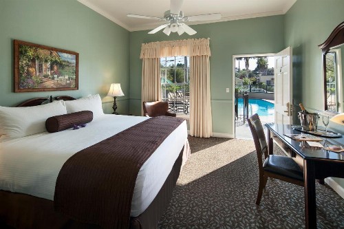 Lavender Inn by the Sea - image 8