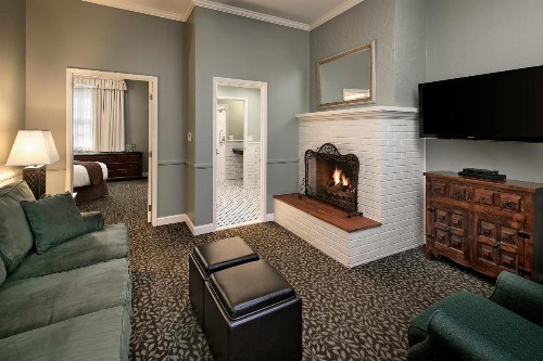 Lavender Inn by the Sea - image 9