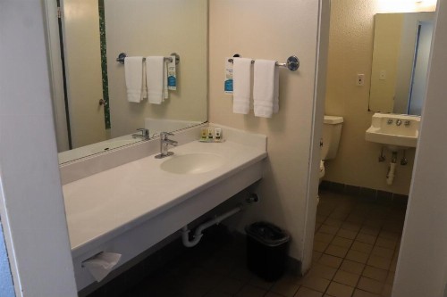 Lemon Tree Inn - image 41