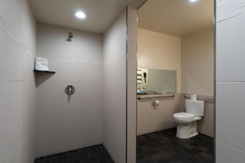 Lemon Tree Inn - image 8