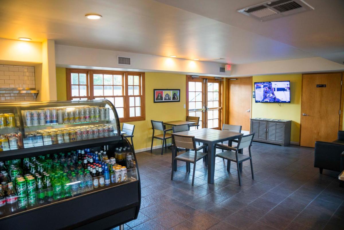 Orange Tree Inn - image 3